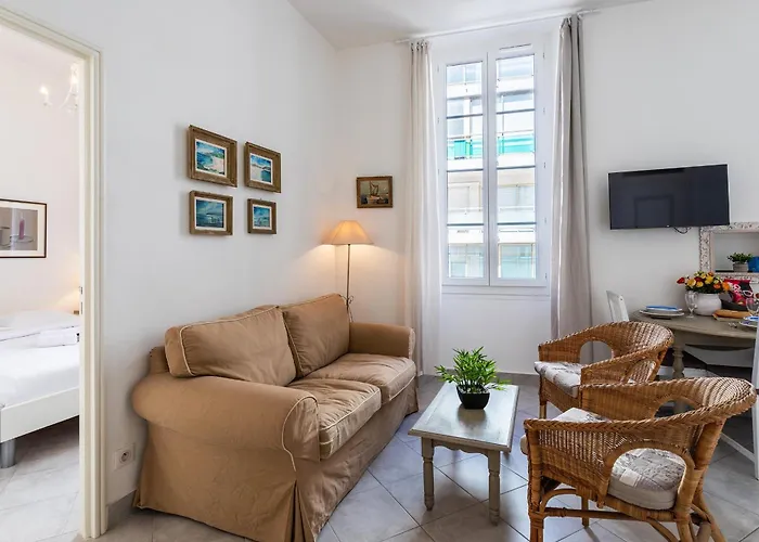 Freres Pradignaclat1101 Apartment
